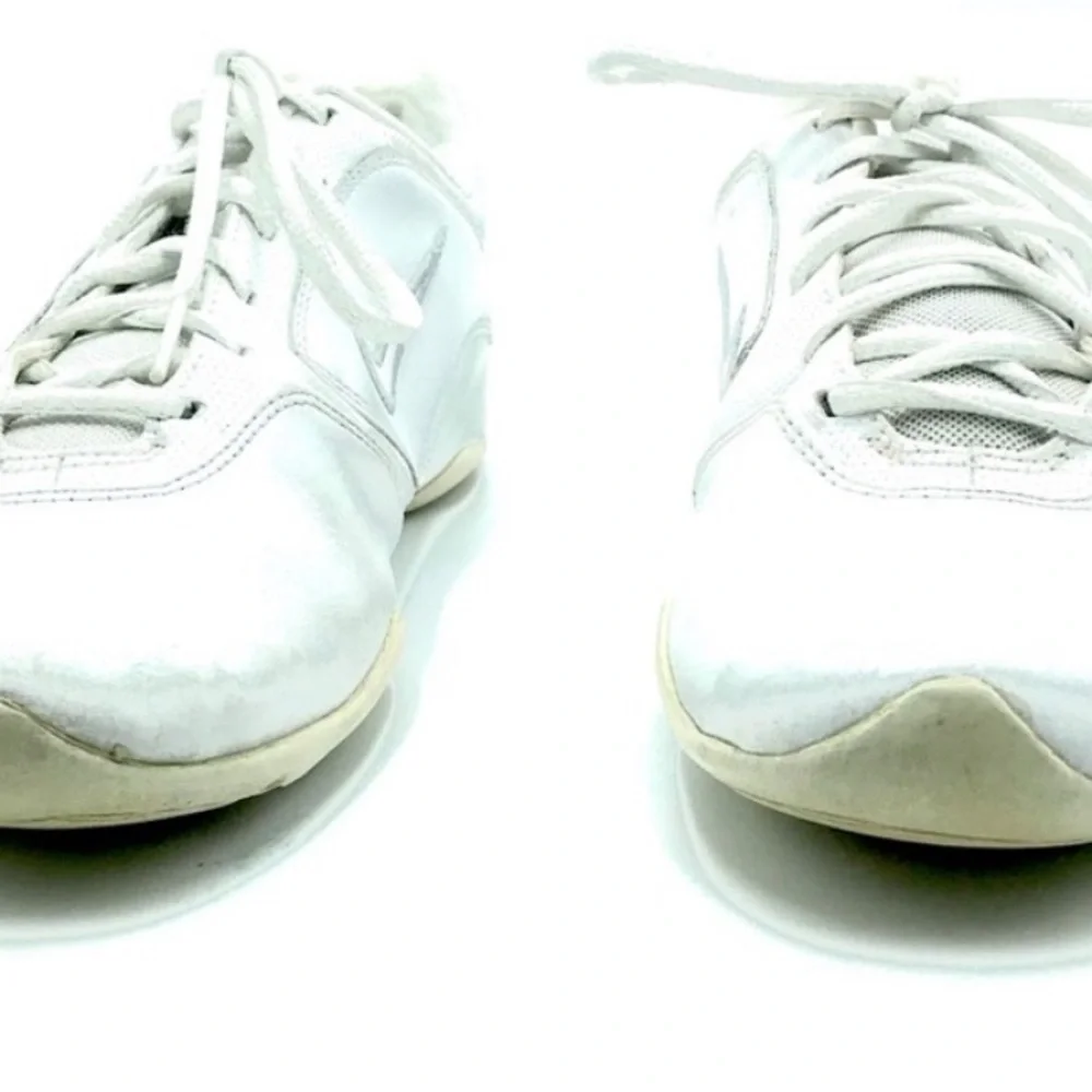 Nike Women's White and Gray Running Shoes